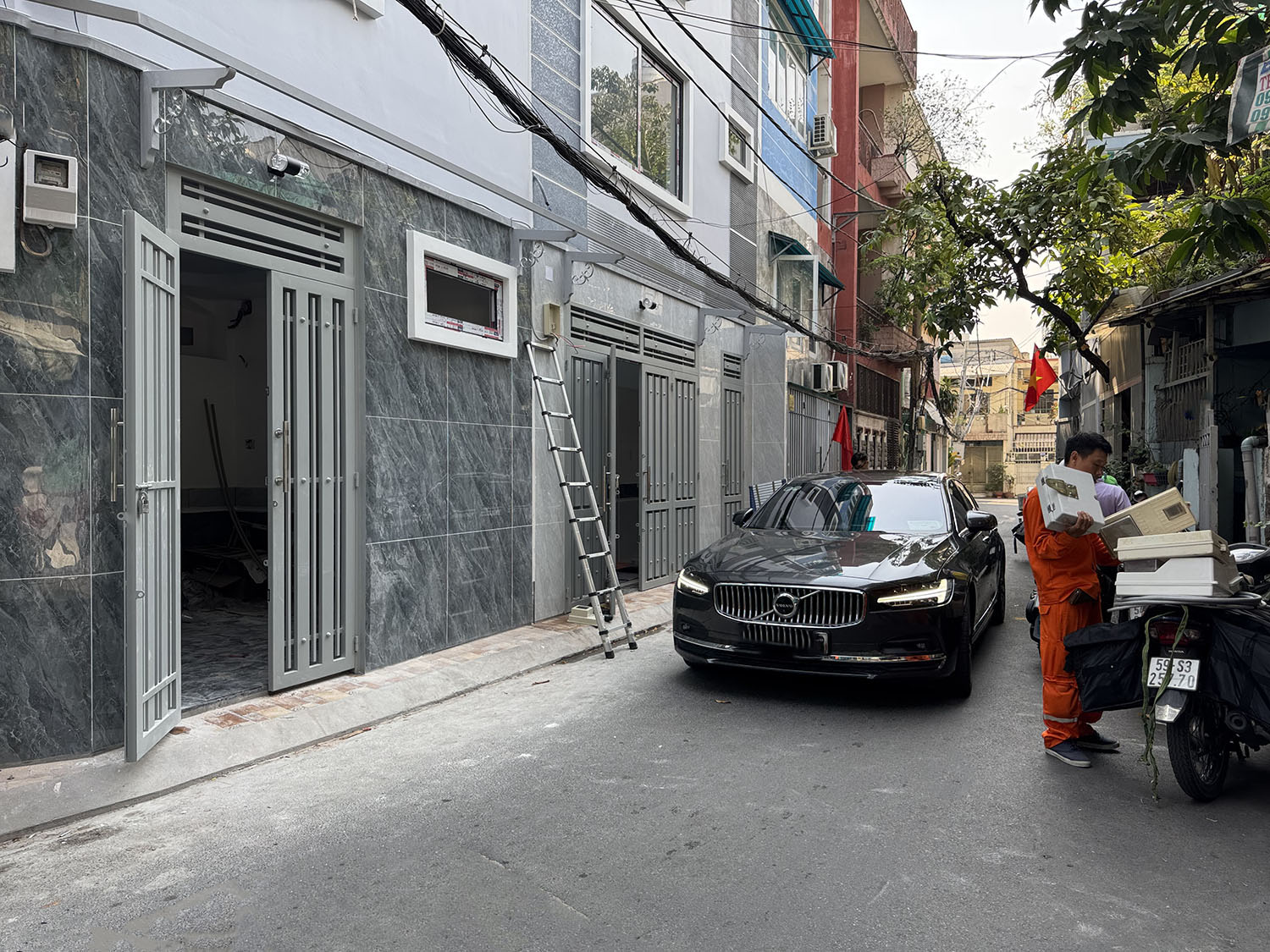 Tuyệt phẩm biệt thự mini 3 lầu, góc 2 mặt tiền hẻm 2 xe hơi 7 chỗ tránh nhau khu VIP Đặng Văn Ngữ